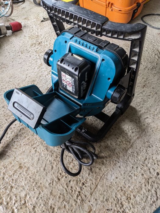 Lampă Led Makita cu acumulator 18V