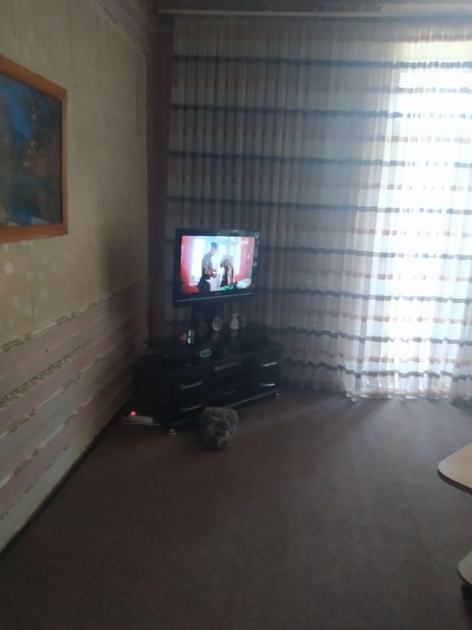 Продается 2-х комнатная квартира в центре.