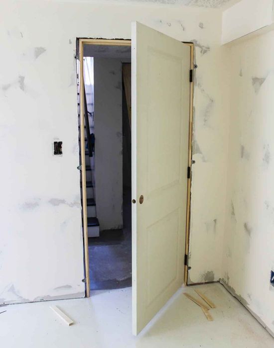 Montaj usi- autorizat Porta doors, ferestre, reparatii spaleti