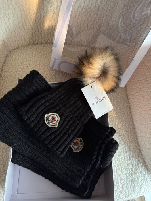 Комплект шал и шапка moncler