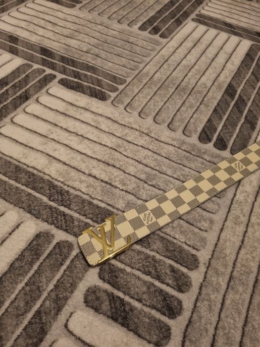 Vând curea lv nouă