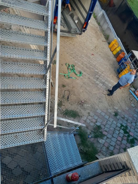 Scări metalice galvanizate la orice demisiune asiguram transport ori u