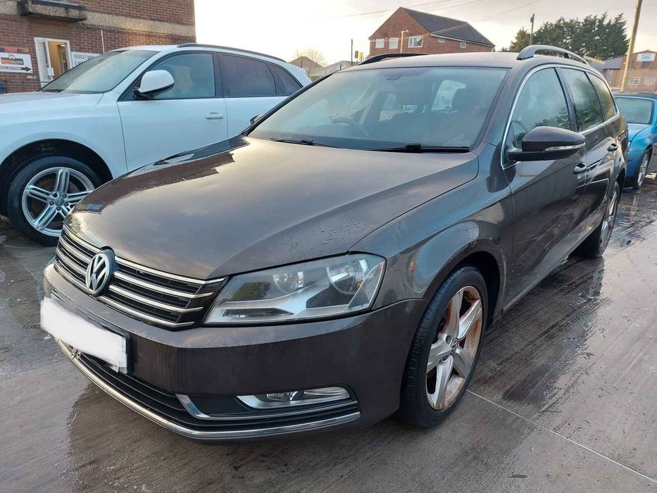 Prag Stanga Volkswagen Passat 2012 Break Maro