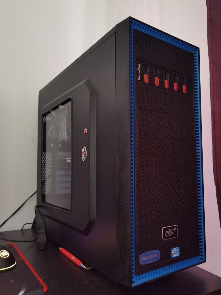 PC gaming pentru componente.