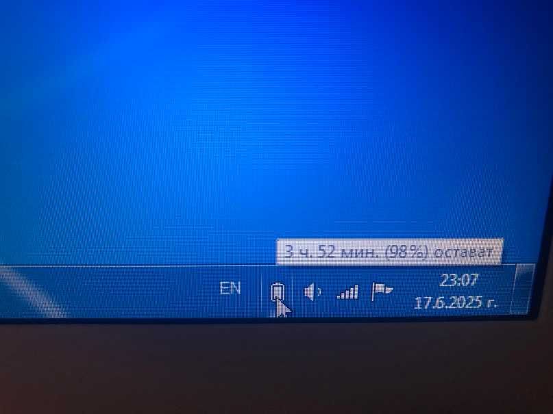 Лаптоп APPLE MacBook A1342 в много добро състояние, SSD, има Windows7