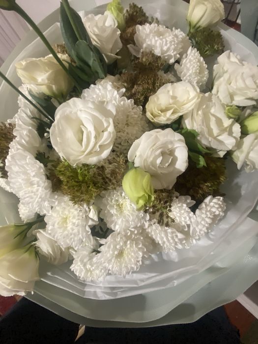 Свежие цветы продаю