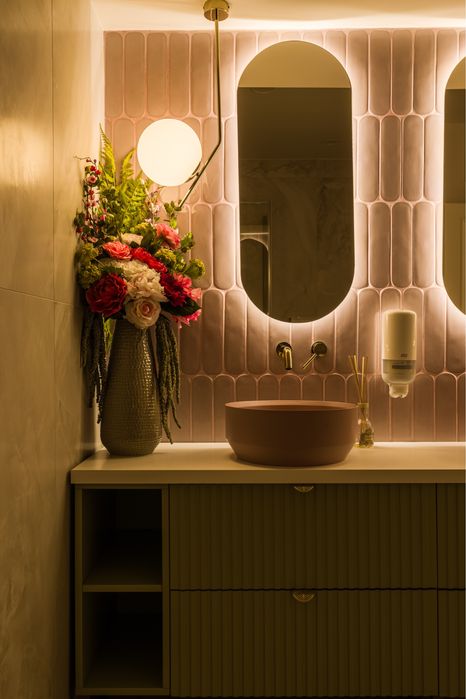 Inchiriez cabinete in salon