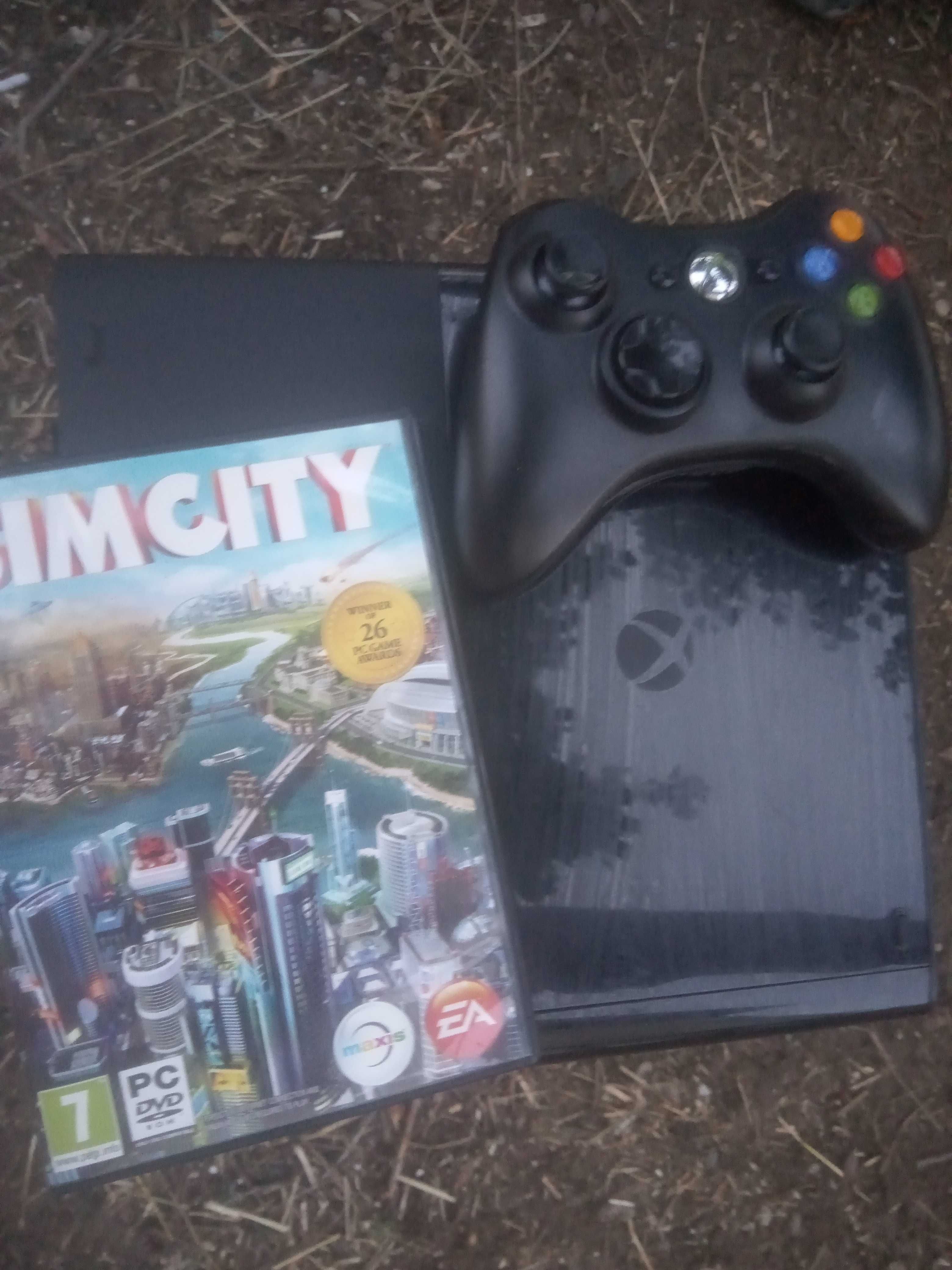 Xbox 360s+controler și un joc