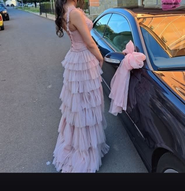 Абитуриентска рокля