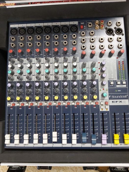 Продавам малък миксер марка Soundcraft 3 лентов еквалайзер