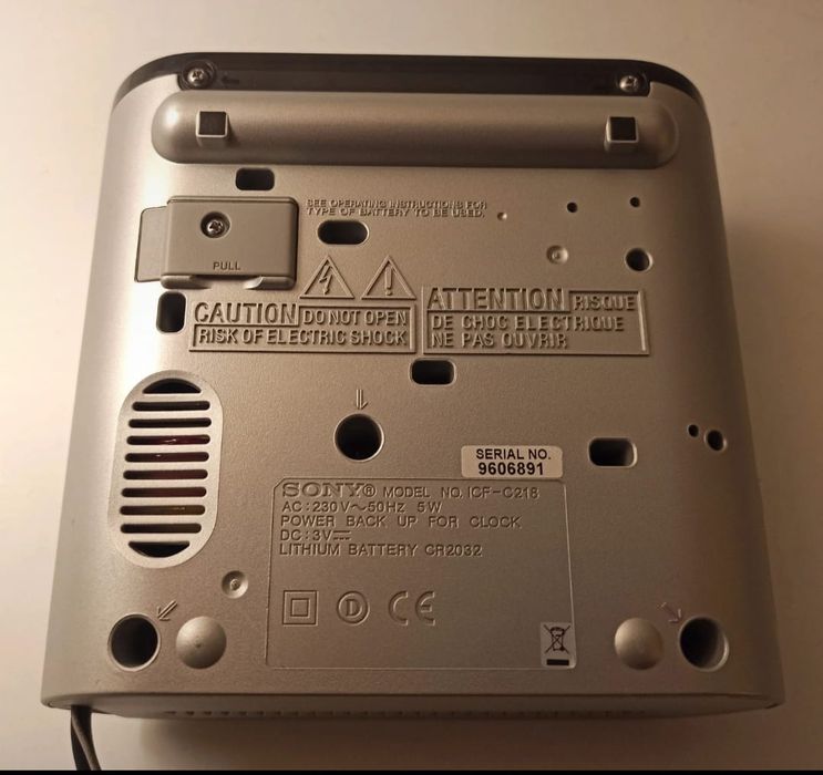 Philips + Sony : radio FM / AM, ceas, alarmă, calendar