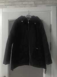 Черная осенняя куртка