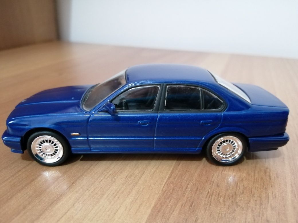 Machetă bmw seria 5 1995, stare nouă!