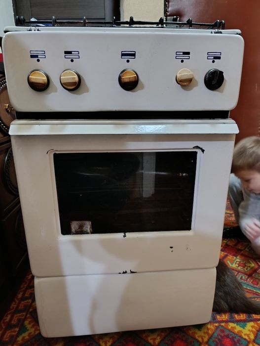 Газовая плита четырех комфорочная