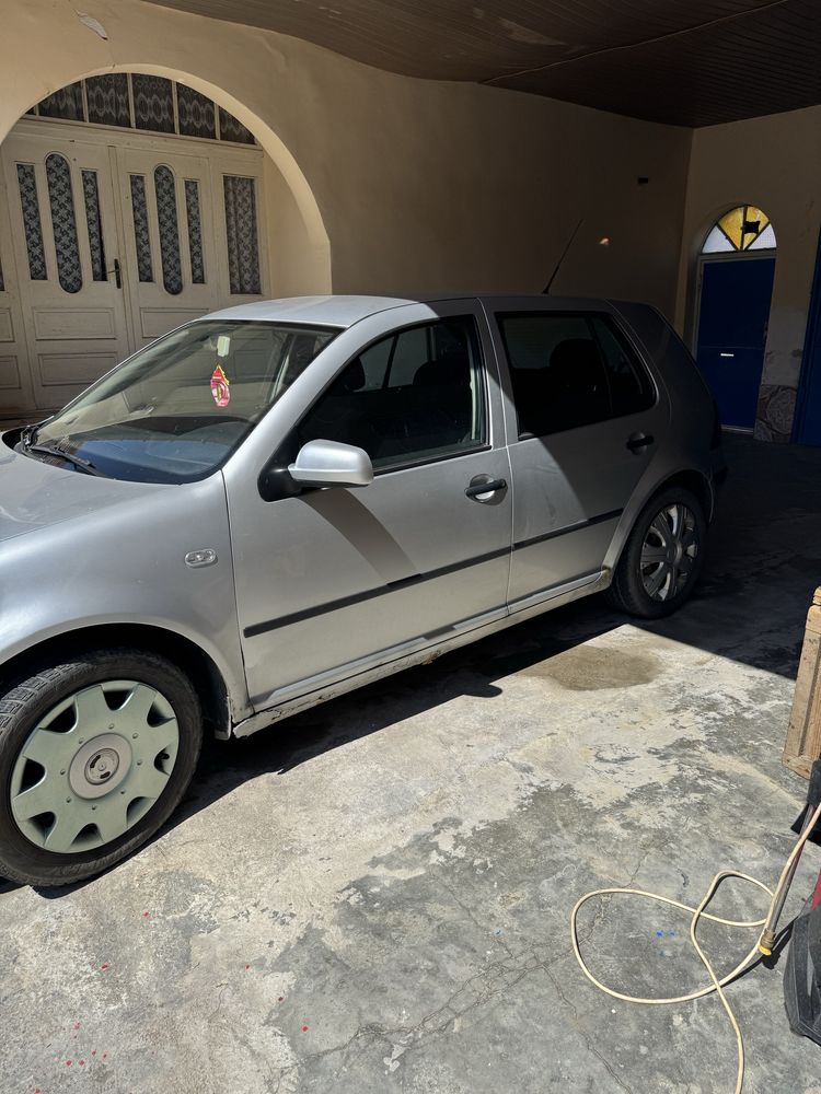 Volkswagen Golf , benzina din anul 2001