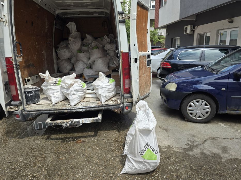 Debarasari Subsoluri mansarde apartamente curte ridicare moloz gunoi