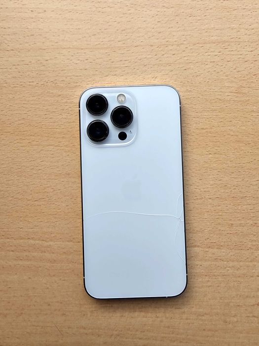 Iphone 13 pro с дребни дефекти