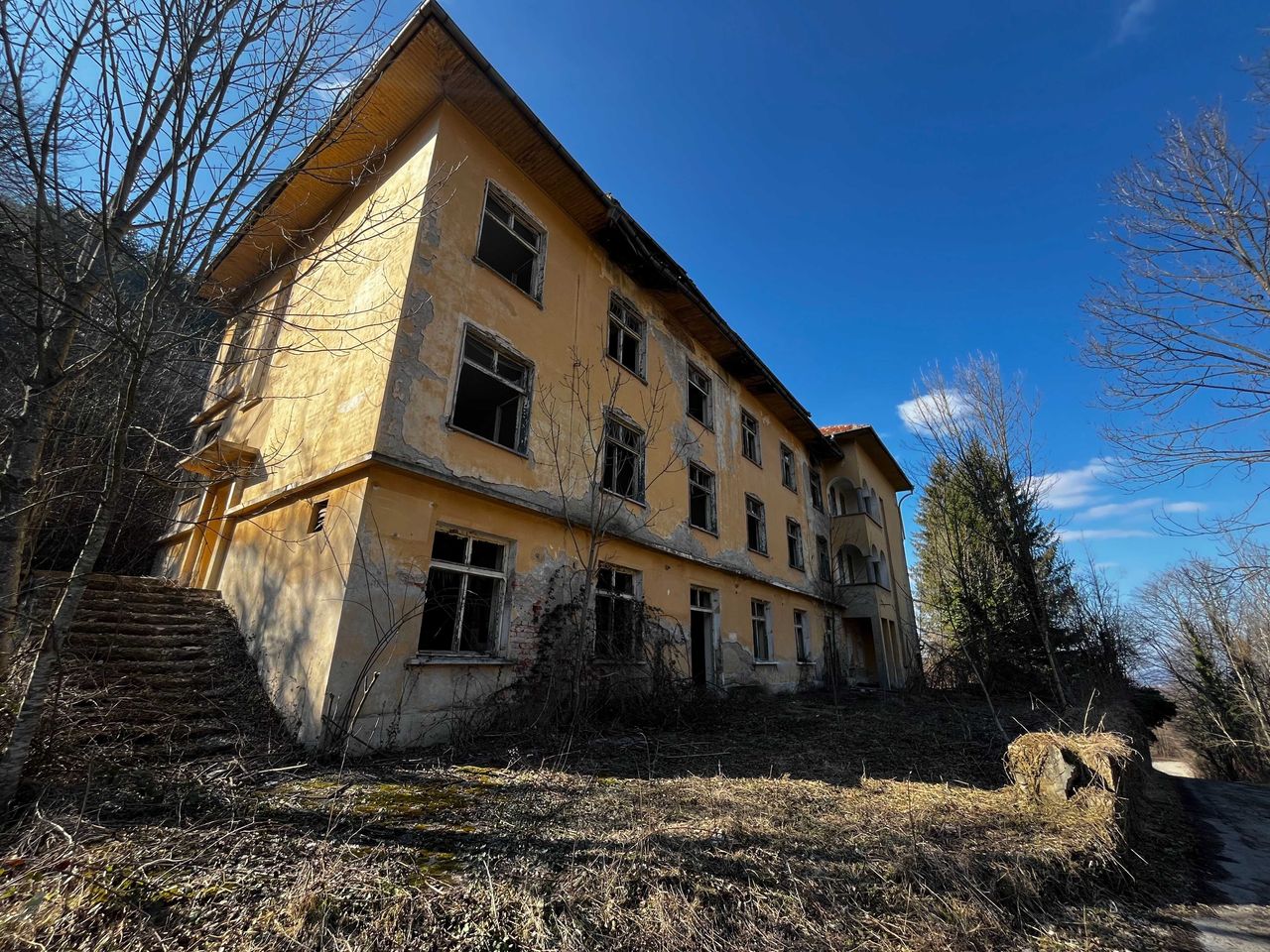 Продава се Къща в Габрово, Център - 1168 кв.м за 35 €/кв.м - Снимка #2