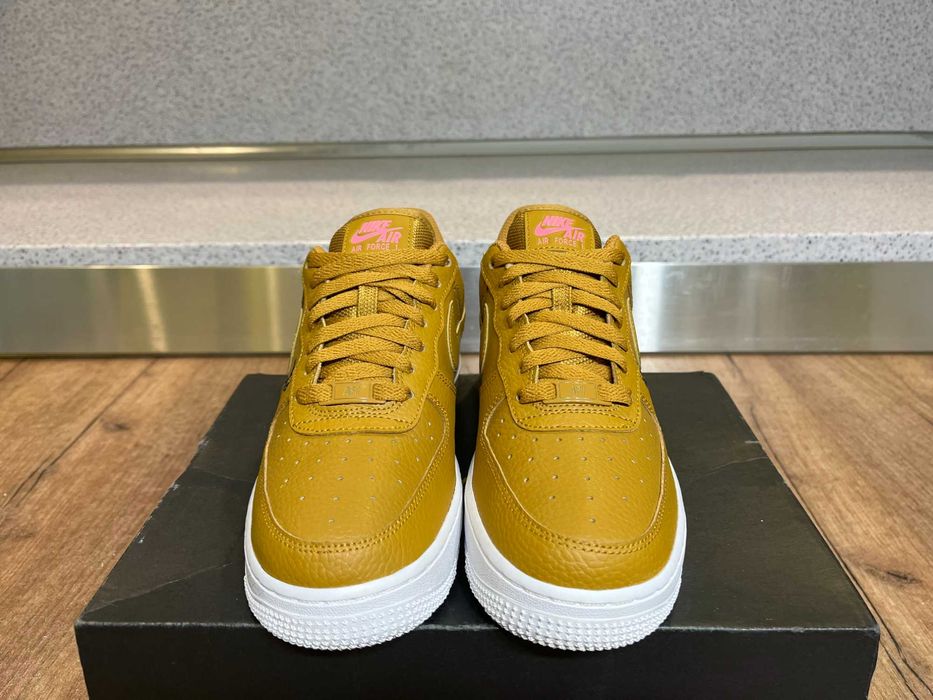 ОРИГИНАЛНИ *** Nike Air Force 1 '07 Leather / EssentiaL Mini Swoosh
