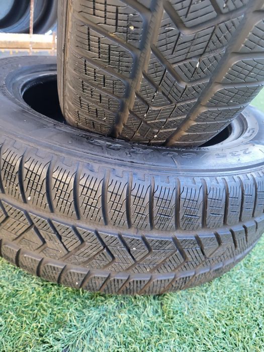 2 бр зимни 235/60/18 Pirelli