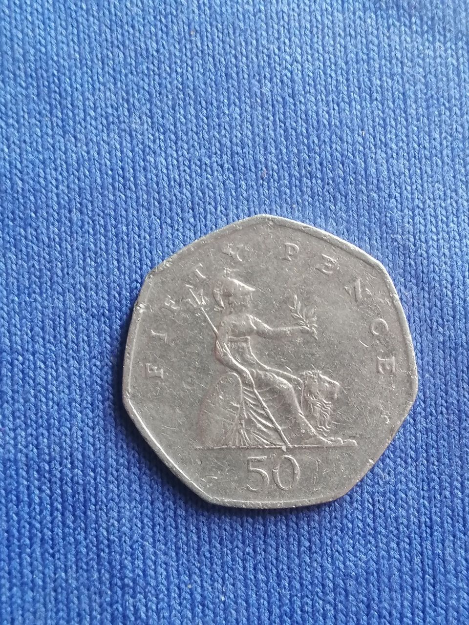 Vând moneda 50 pence