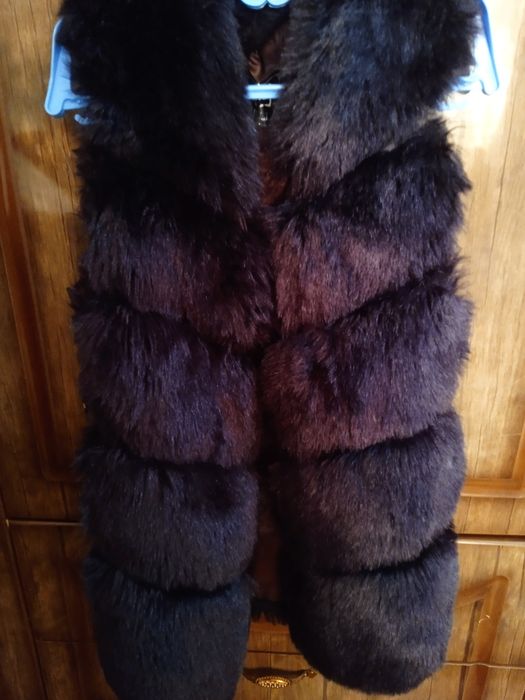 Yengsiz shuba ikki marta kiyilgan rangi toʻq fiyaletiviy yonlari koja