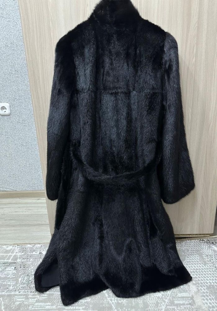 Продам женскую норковую шубу