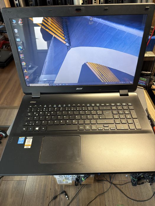 Laptop Acer i5 8g 256g ssd m2 17 inch