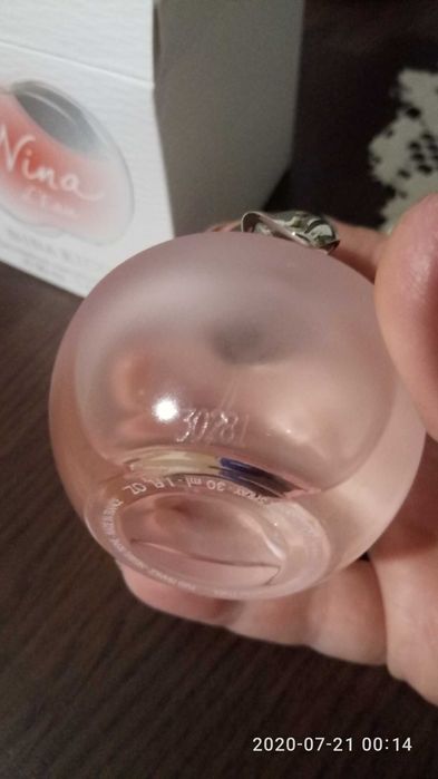 Дамски парфюми, нежни аромати.