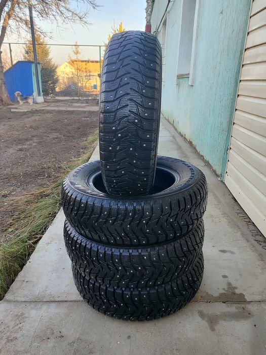 Продам резину шипованую на авто ый