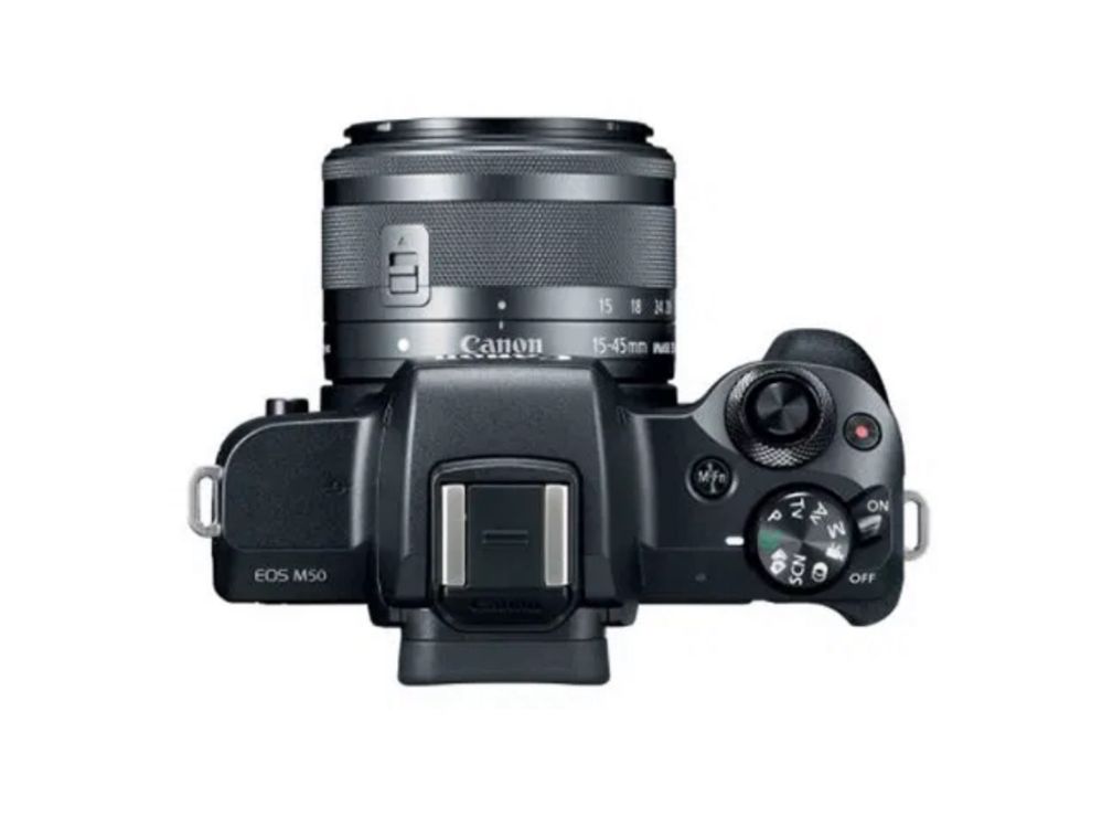 Canon EOS M50 + Обектив EF-M 15- 45 мм + чанта и зарядно