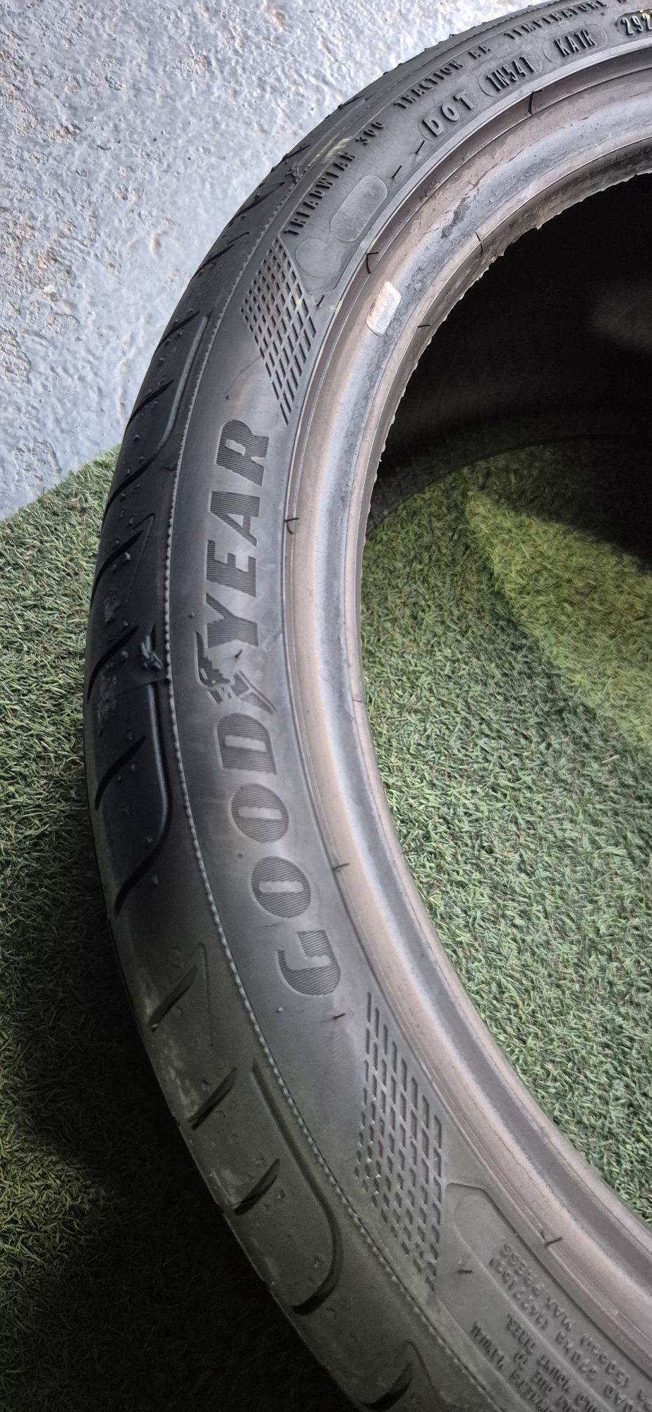 255 35 18 Goodyear