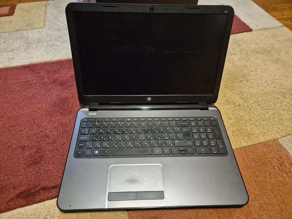 Преносими компютъри Dell Vostro 1015 и HP 250 G3 на части