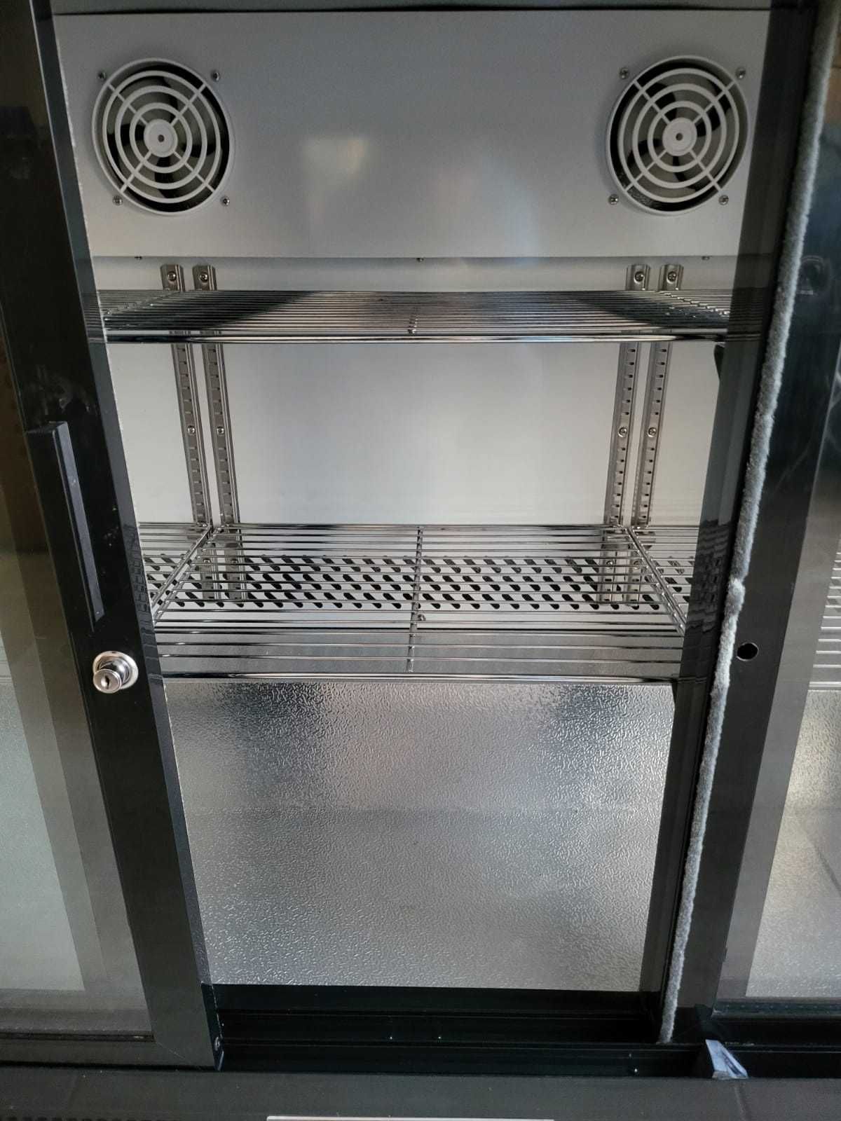 Vând frigider pentru bar cu trei uși glisante