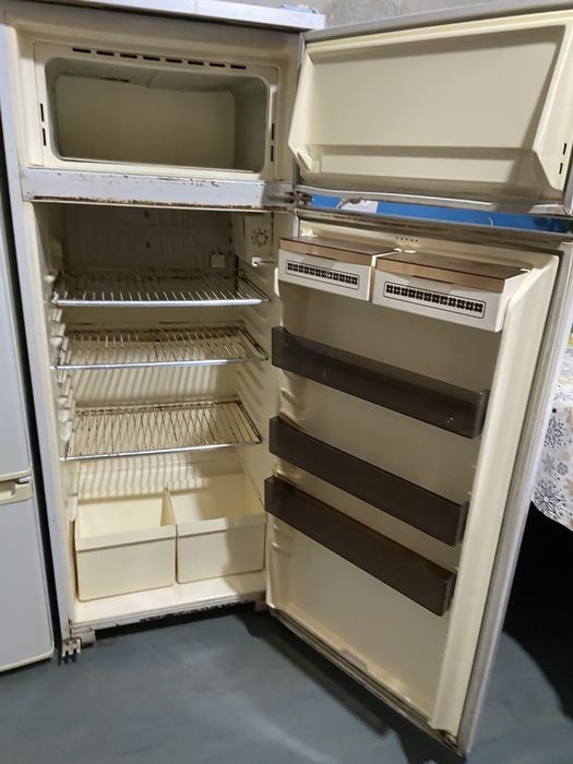 Холодильник двухкамерный