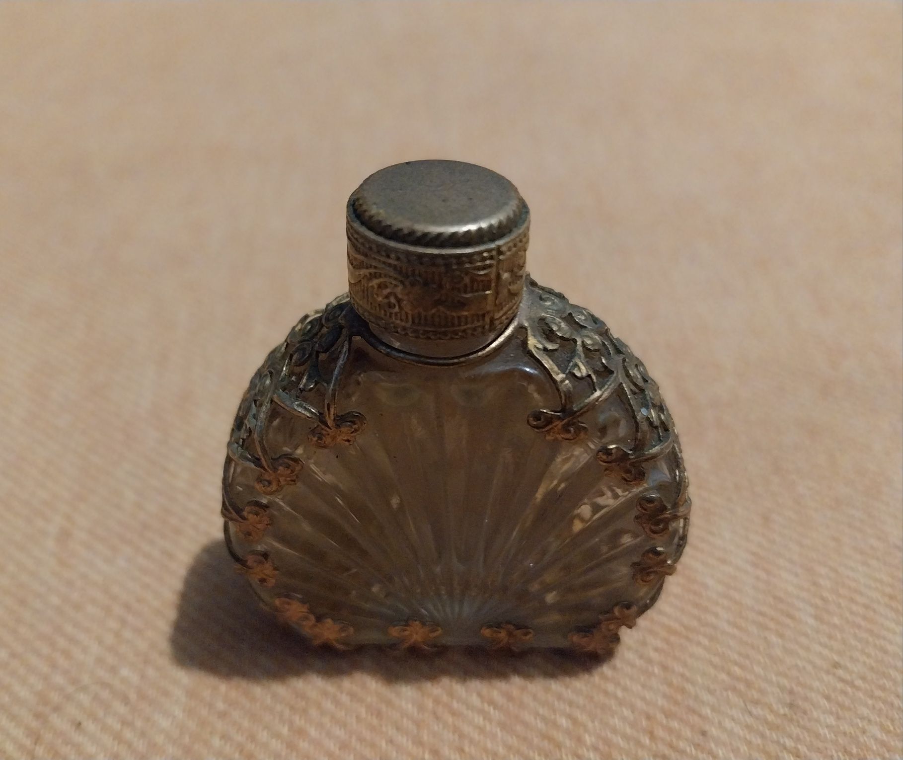 Sticlă veche de parfum.