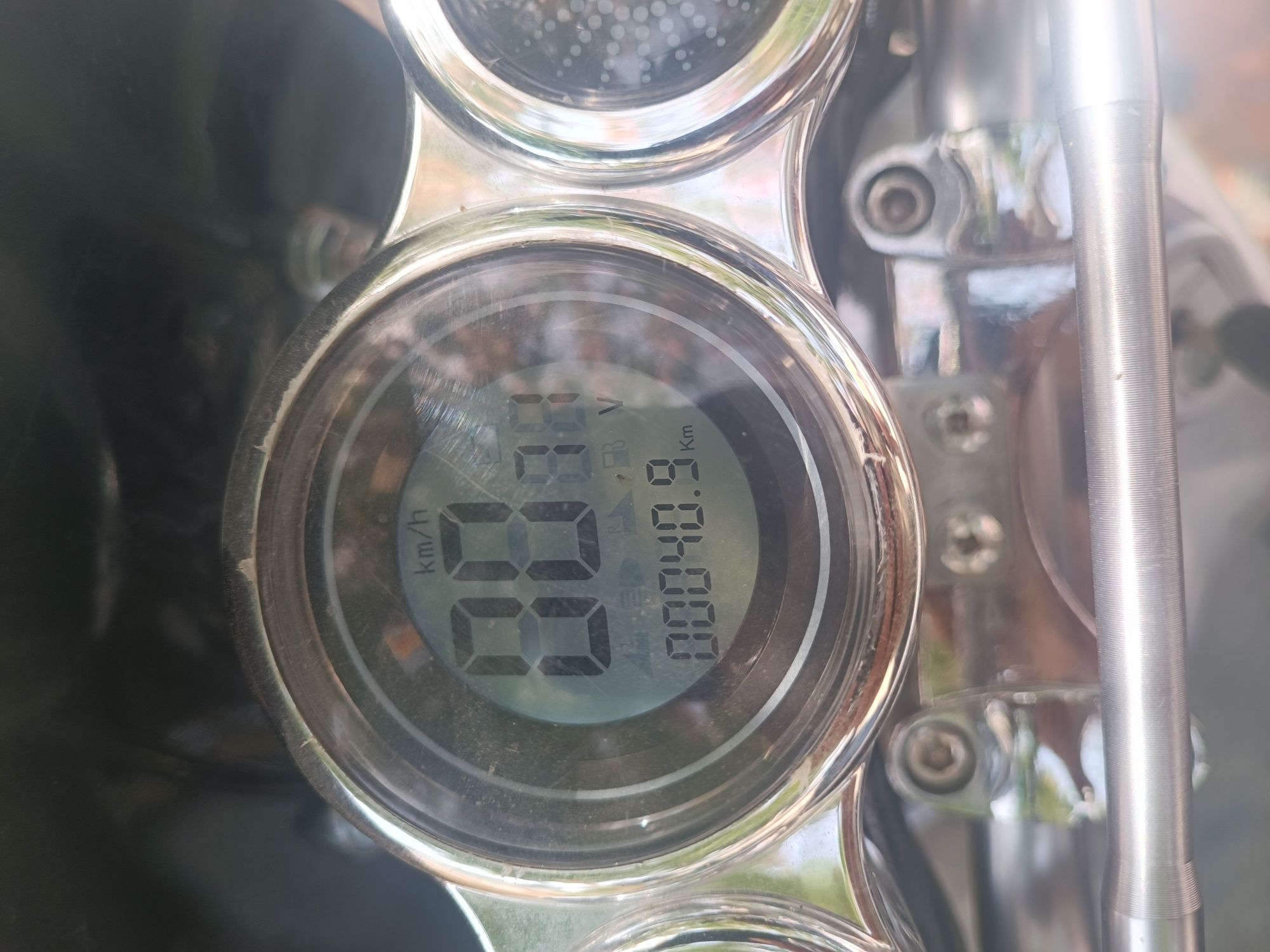 Skuter Sotiladi xolati yaxshi yangi batarika quyilgan 12.32 v 1000vt