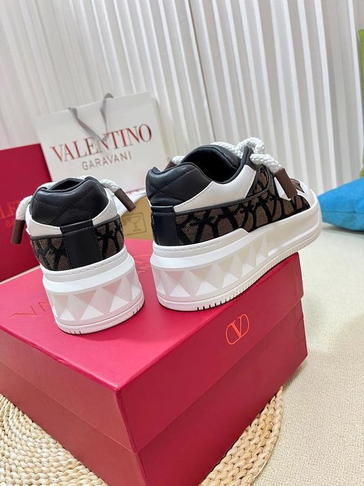 Adidasii Valentino Garavani