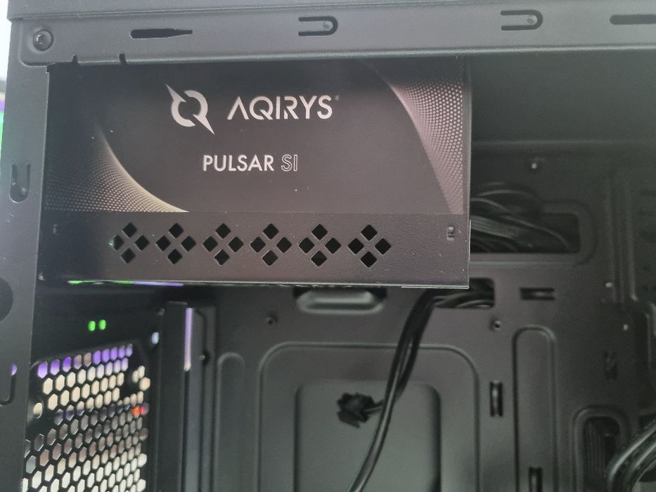 Carcasa Deepcool si sursa Aqirys