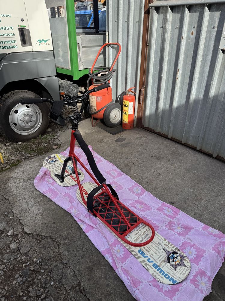 Snowscoot ски байк snowbaar