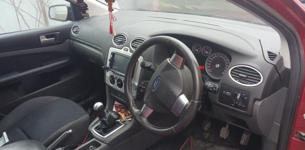 1000 € / Ford Focus Zetec  volan dreapta, 
Ambreiaj schimbat recent ,c