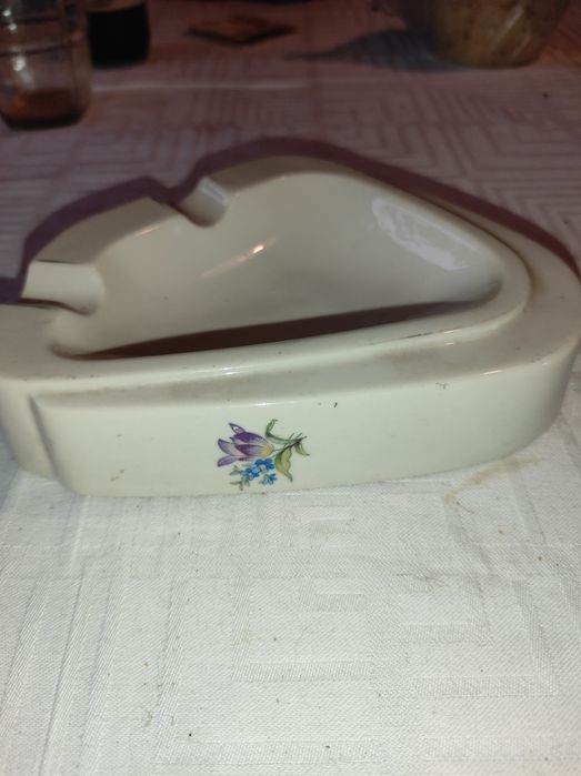 Порцеланов пепелник 12-16-3,5 см.