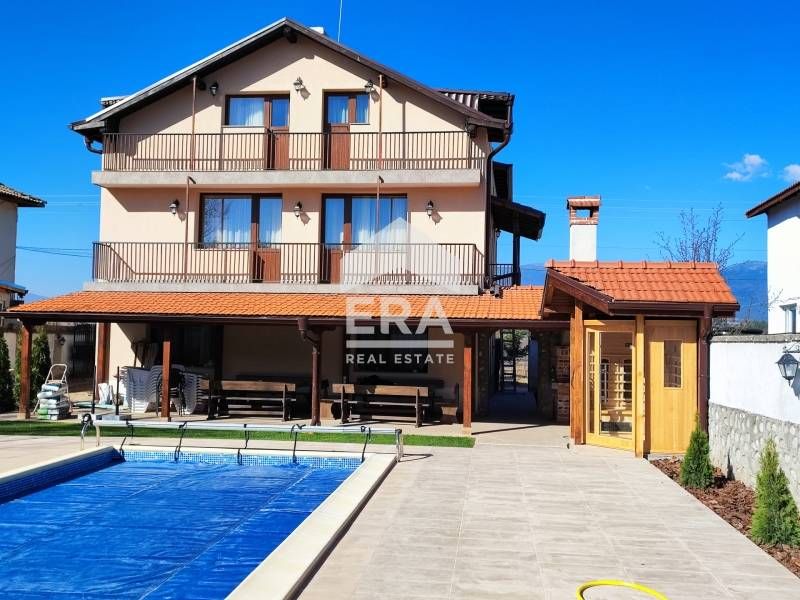 Къща за гости с басейн в с. Баня