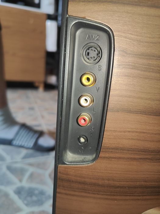 Vând Televizoare cu Soundbar Incorporat și telecomenzi