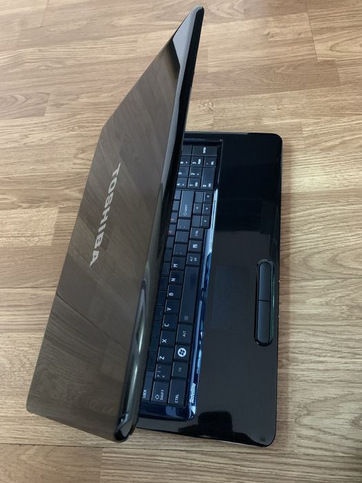 Laptop Toshiba display mare 17,3 inch,500gb m,4gb ram.Cititi anuntul.