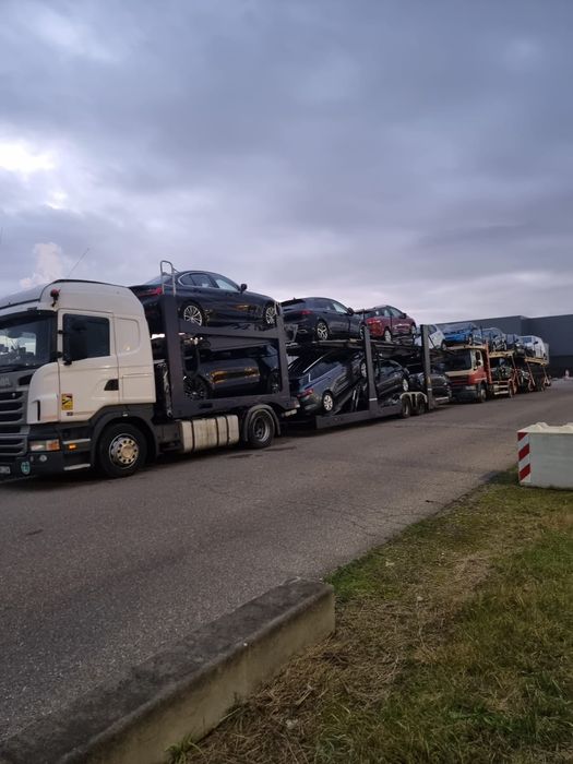 Vând transportor