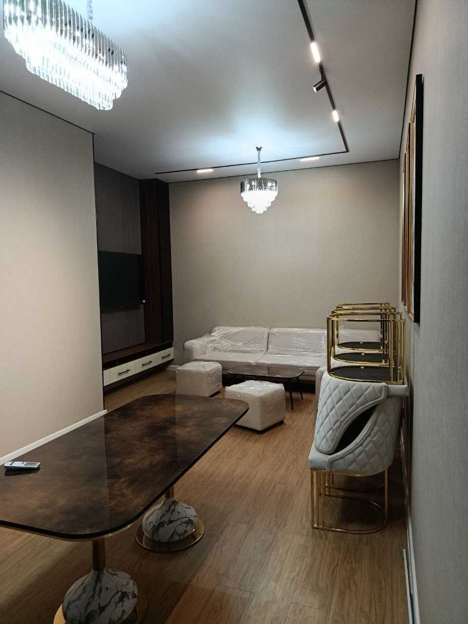 Срочно продается евродом ор-р Азербайджанский центр,3 ком,1,5 сотки.
