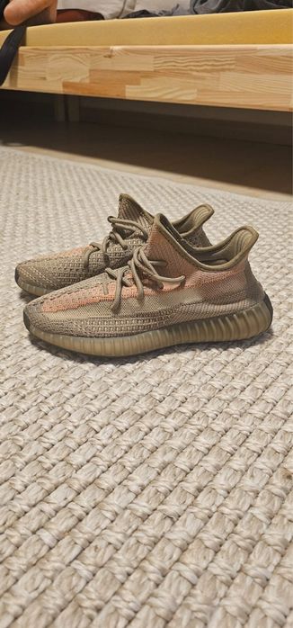 Adidas Yeezy Boost 350 V2 Sand Taupe.