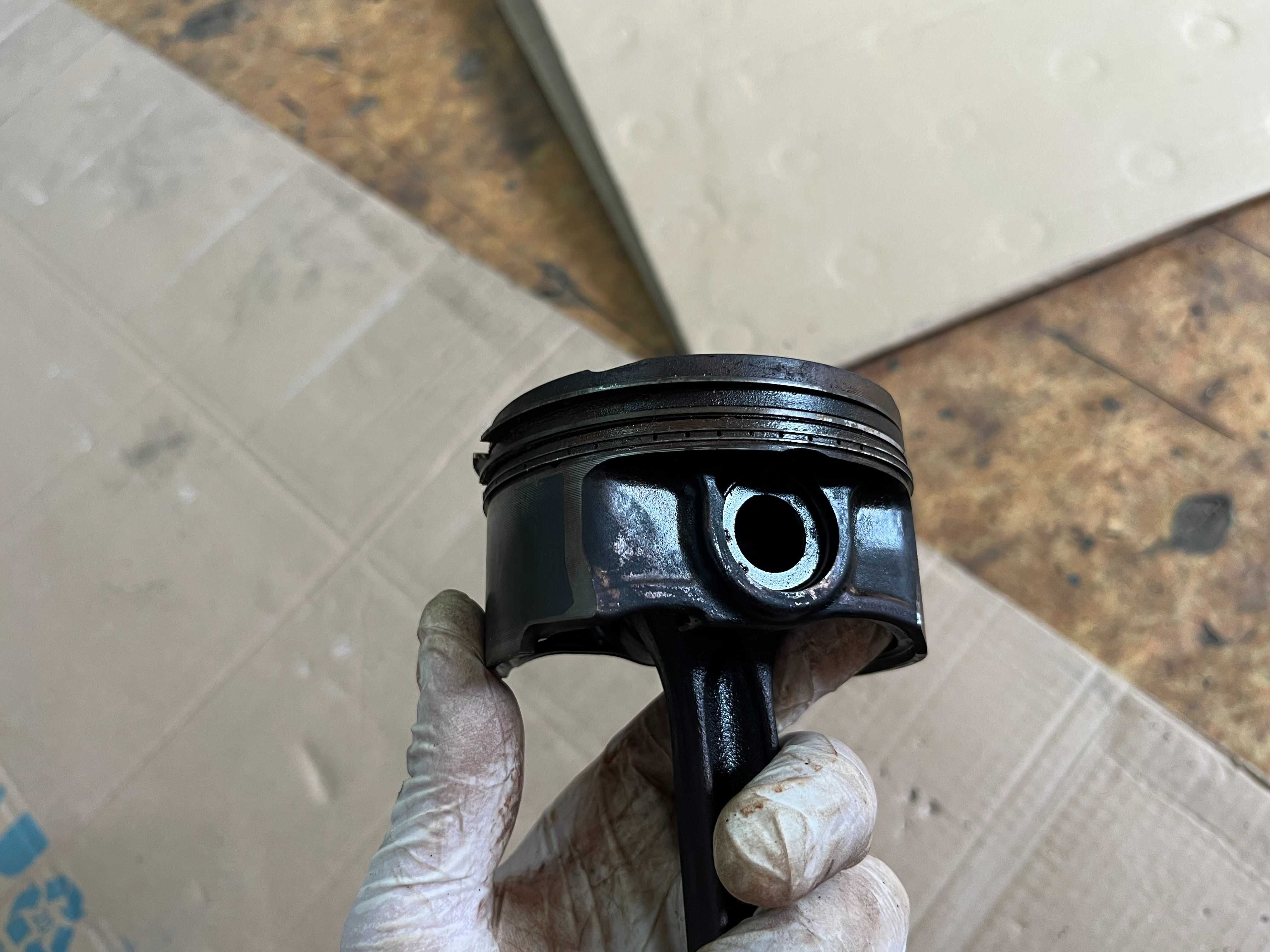 Бутала с биели за BMW E39 E46 E60 (M54B25)