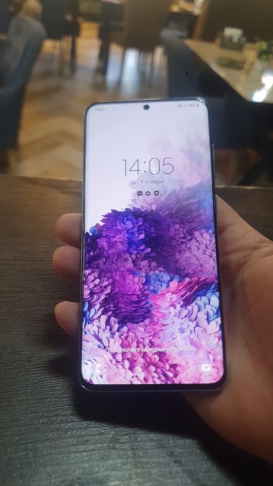 Продам Samsung galaxy s20 plus